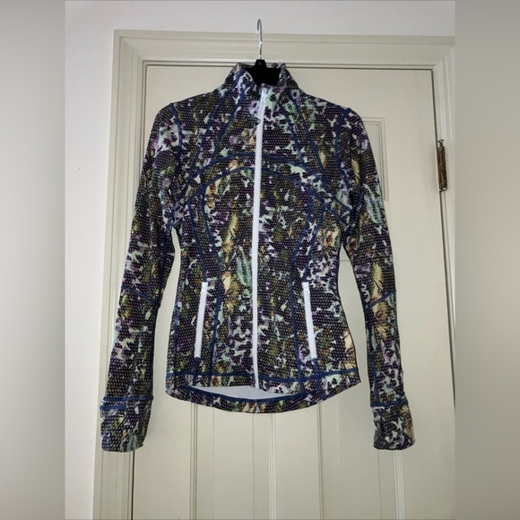 Lululemon Size 4 Vintage Camo Define Jacket With Thumbholes - Picture 1 of 7